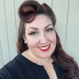 Meet your Posher, Monique Rouge